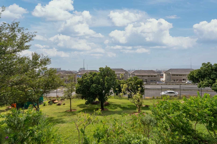 1 Bedroom Property for Sale in Vredehoek Western Cape